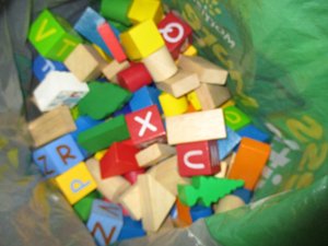 Bag of random wooden blocks 