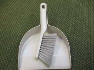 Play Dustpan and brush set 
